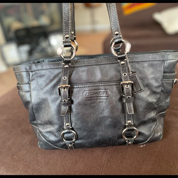 Like NEW Coach East West Gallery Tote - Picture 7 of 16